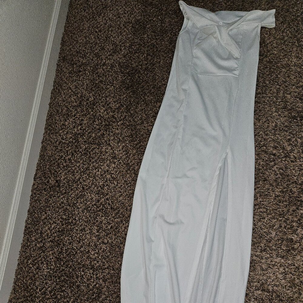 🌟 Elegant White Maxi Dress - Size Large 🌟